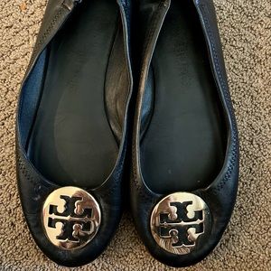 Tory Burch Reva Travel Ballet Flats in Black and Gold Logo